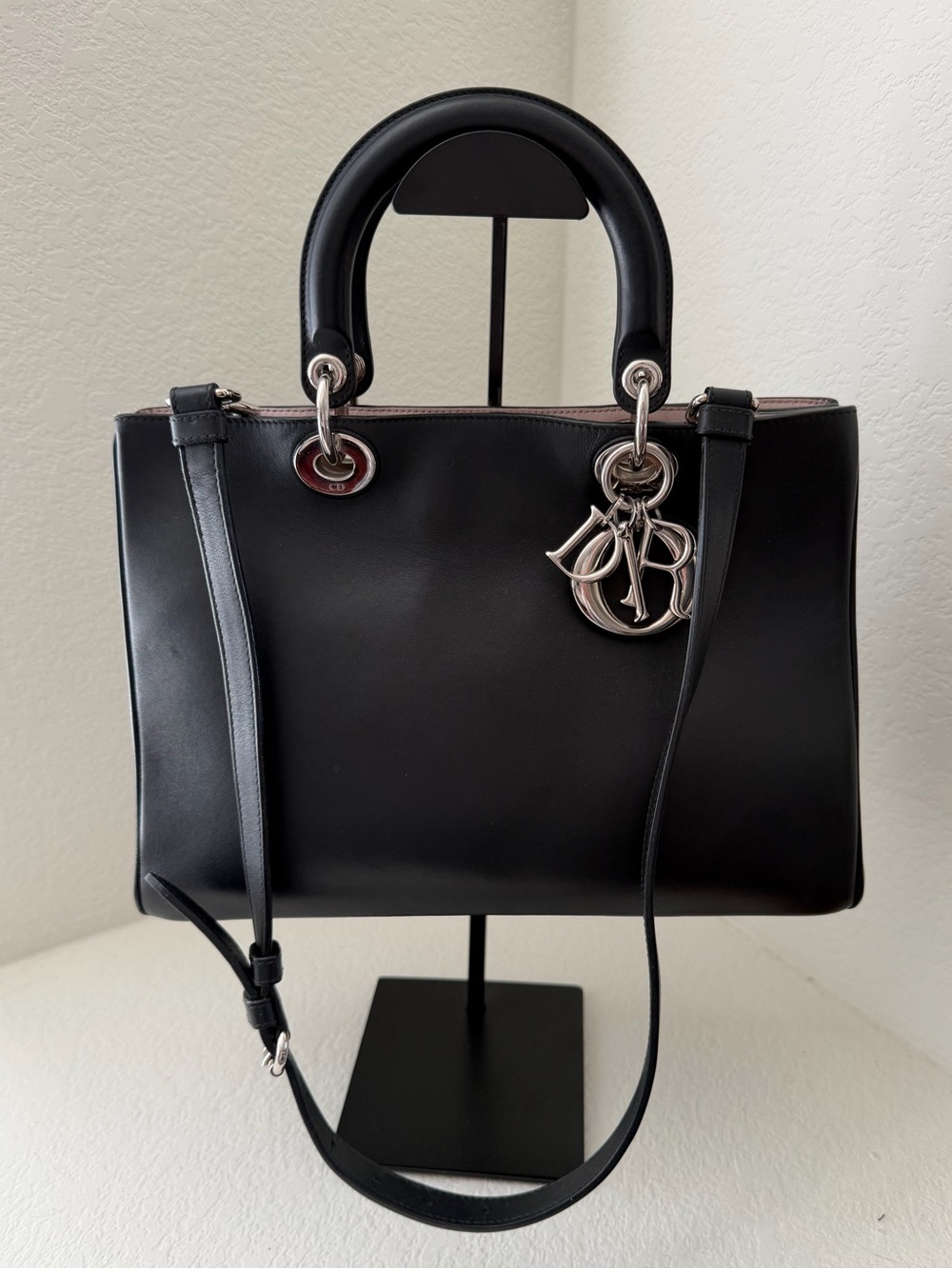 CHRISTIAN DIOR Smooth Calfskin Medium Diorissimo Tote Black Rose Poudre